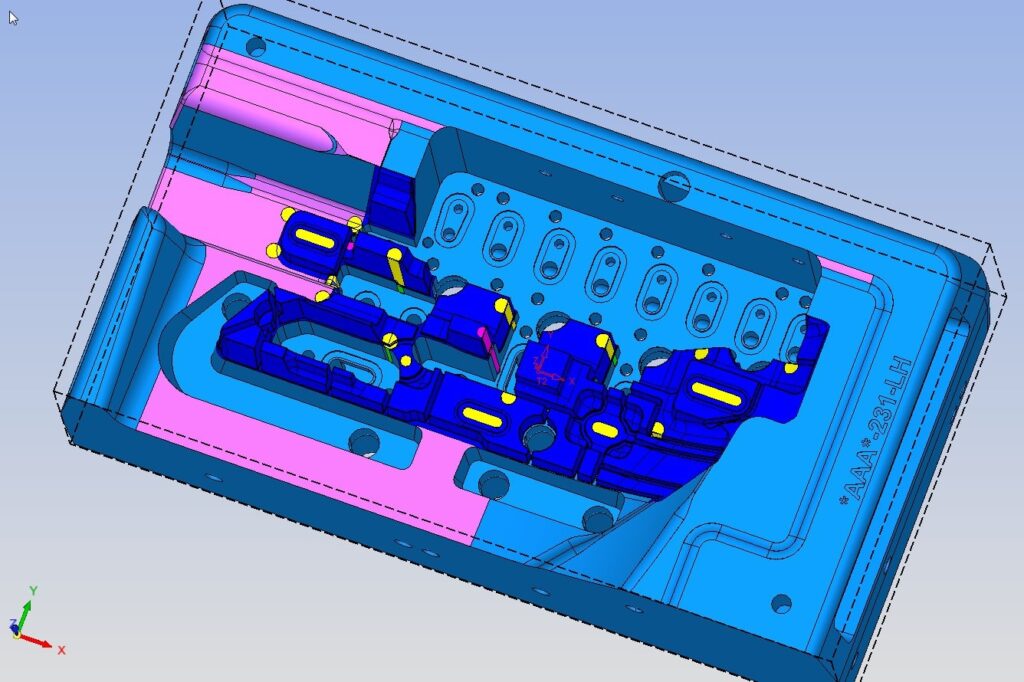Mecccanica di Precisione. Progettazione CAD CAM di uno stampo ad iniezione; colori azzurro, blu e rosa. Stampo di un componente destinato al settore dell'automotive